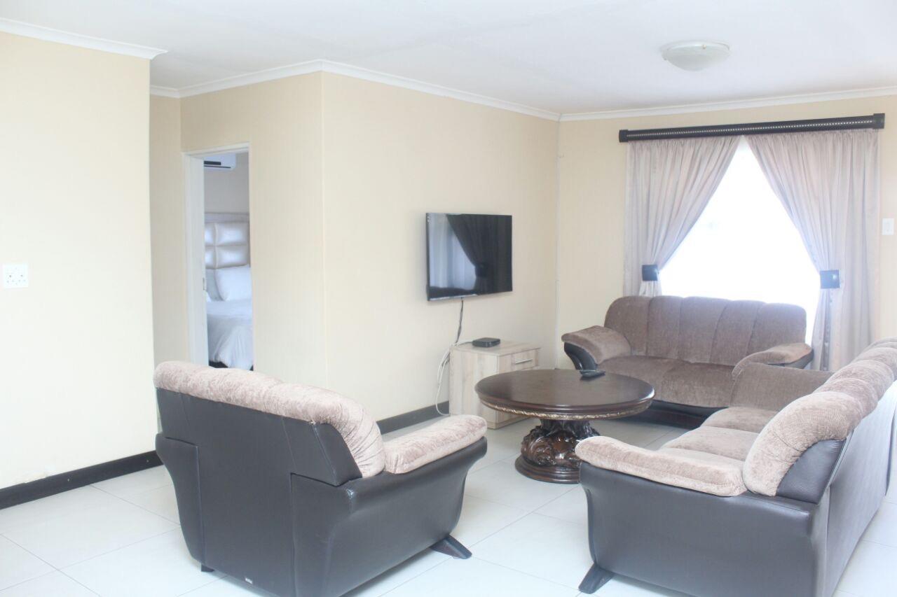 Mbopha Guest House Ulundi ภายนอก รูปภาพ