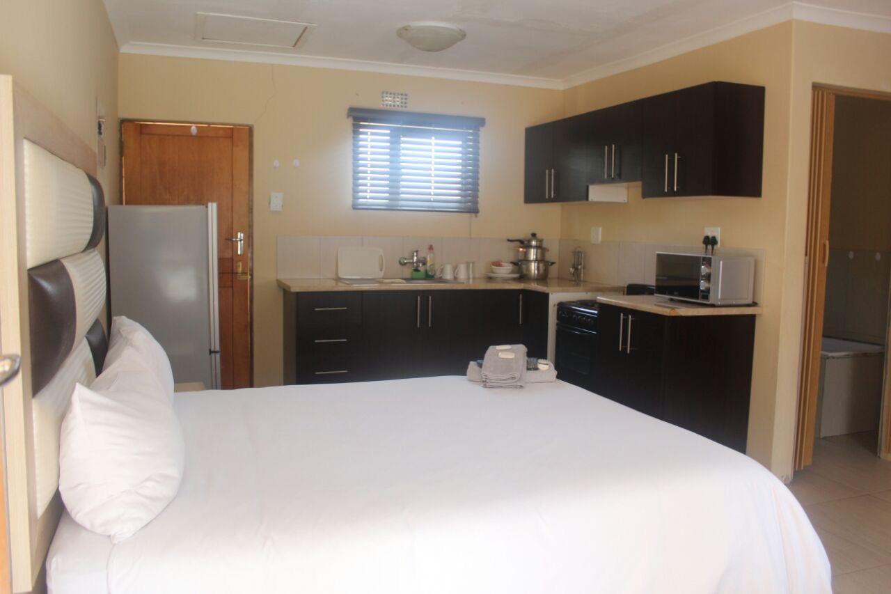 Mbopha Guest House Ulundi ภายนอก รูปภาพ