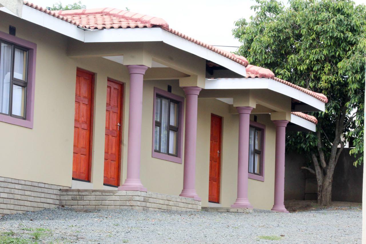 Mbopha Guest House Ulundi ภายนอก รูปภาพ